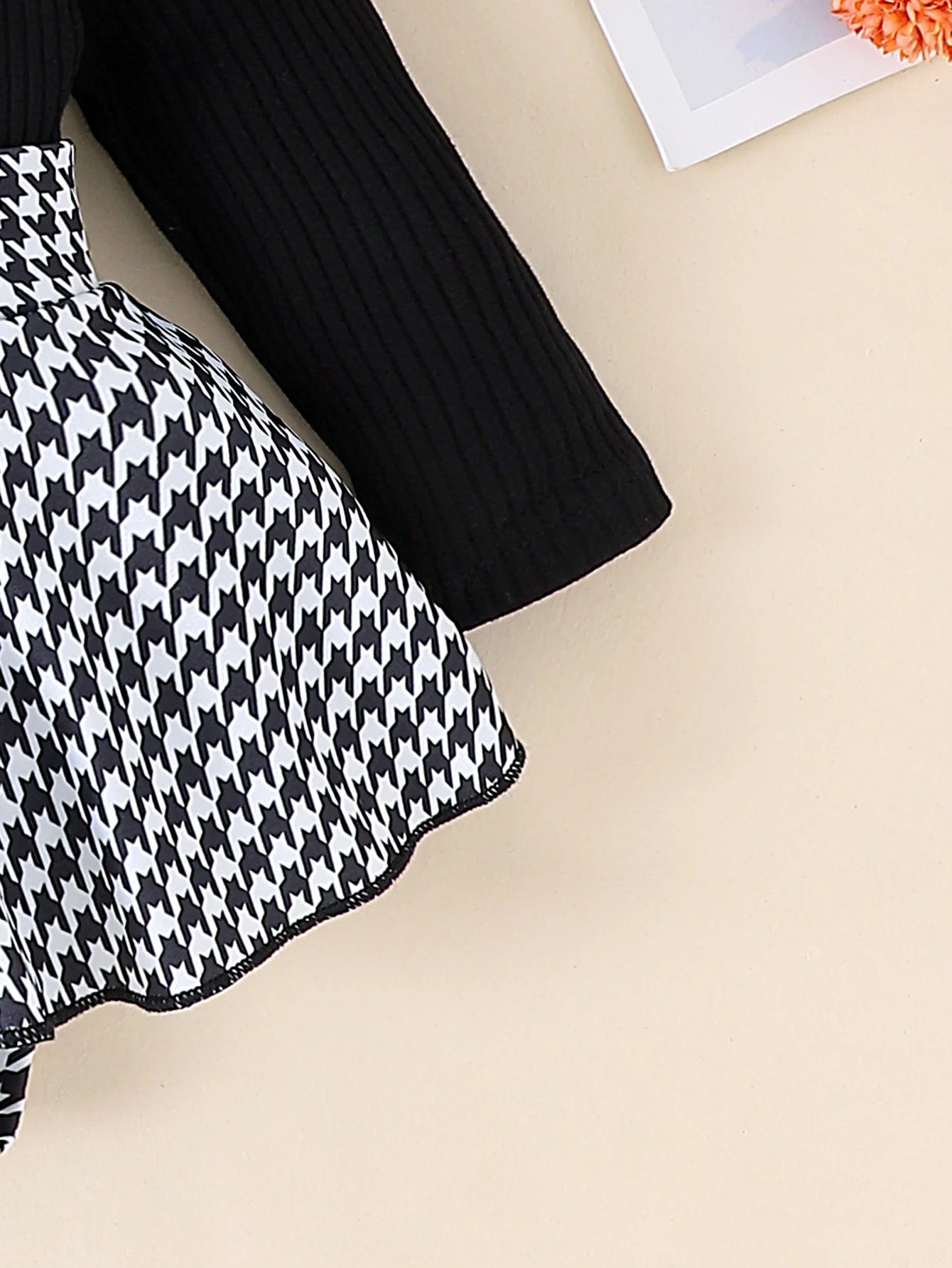 Baby Girl Autumn Outfit ā Black Top + Houndstooth Skirt with Hair Band