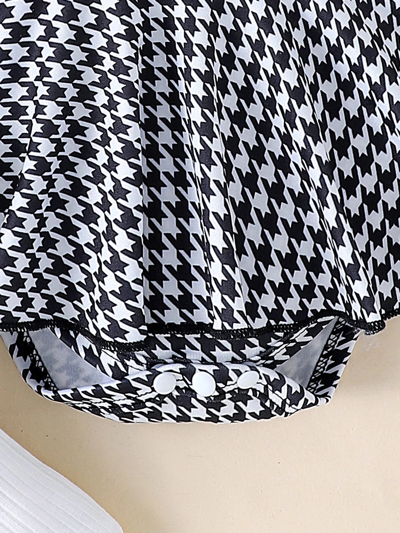 Baby Girl Autumn Outfit ā Black Top + Houndstooth Skirt with Hair Band