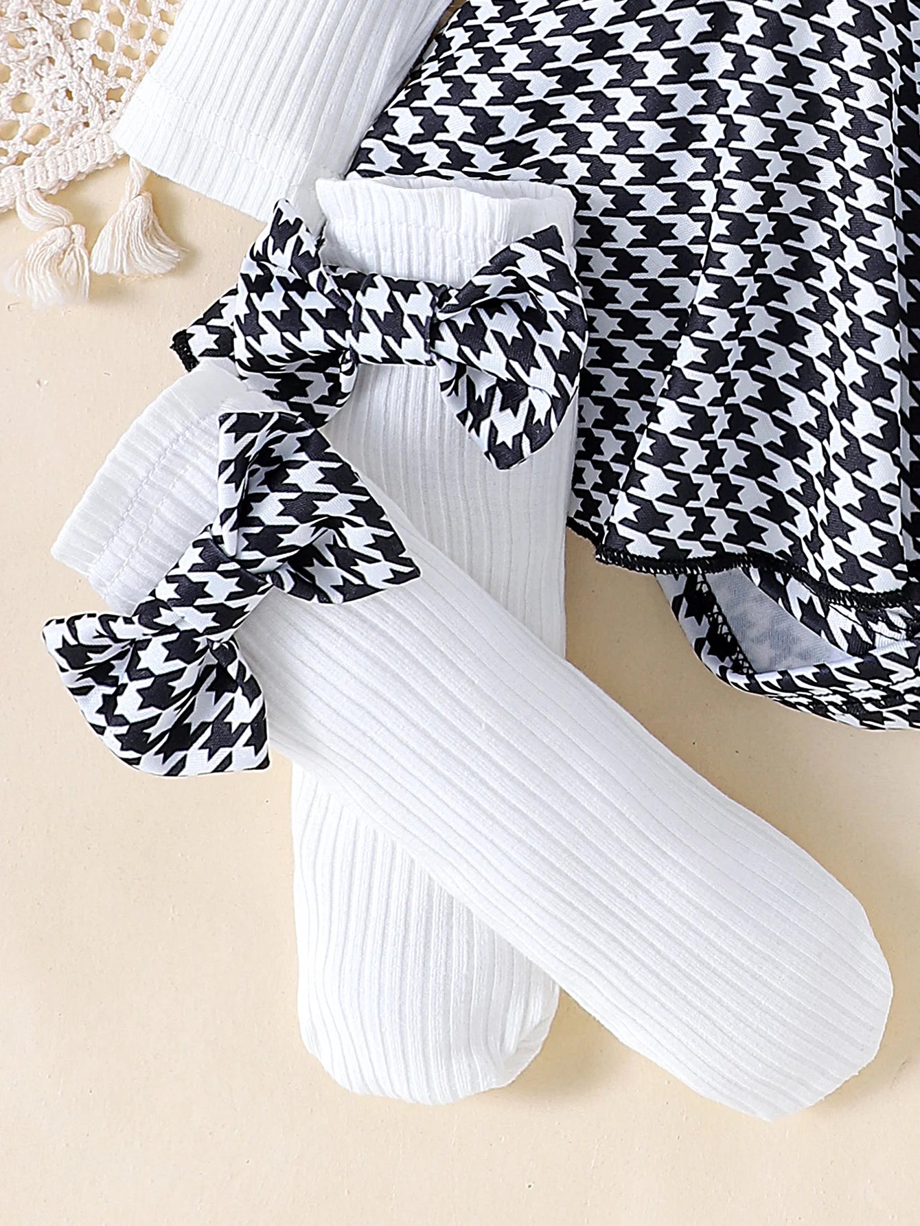 Baby Girl Autumn Outfit ā Black Top + Houndstooth Skirt with Hair Band