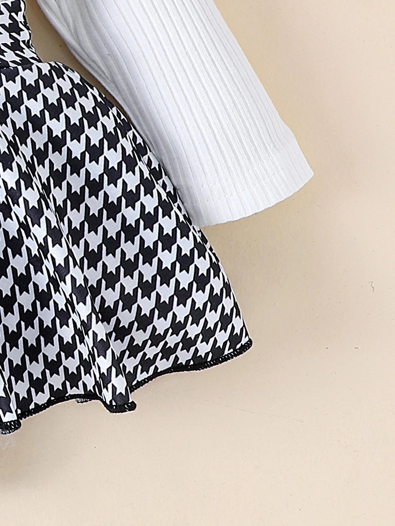 Baby Girl Autumn Outfit ā Black Top + Houndstooth Skirt with Hair Band